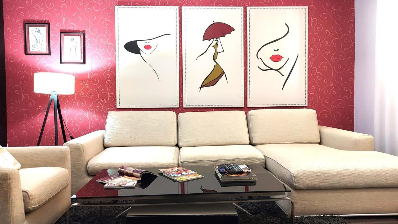 Spacious Family-Friendly Apartment In The Heart Of Bllok Тирана Екстер'єр фото