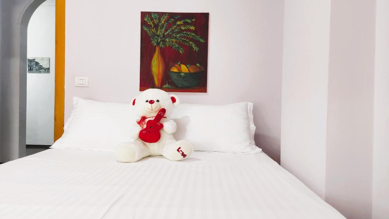 Spacious Family-Friendly Apartment In The Heart Of Bllok Тирана Екстер'єр фото