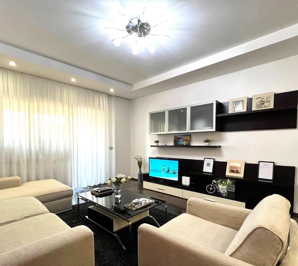 Spacious Family-Friendly Apartment In The Heart Of Bllok Тирана Екстер'єр фото